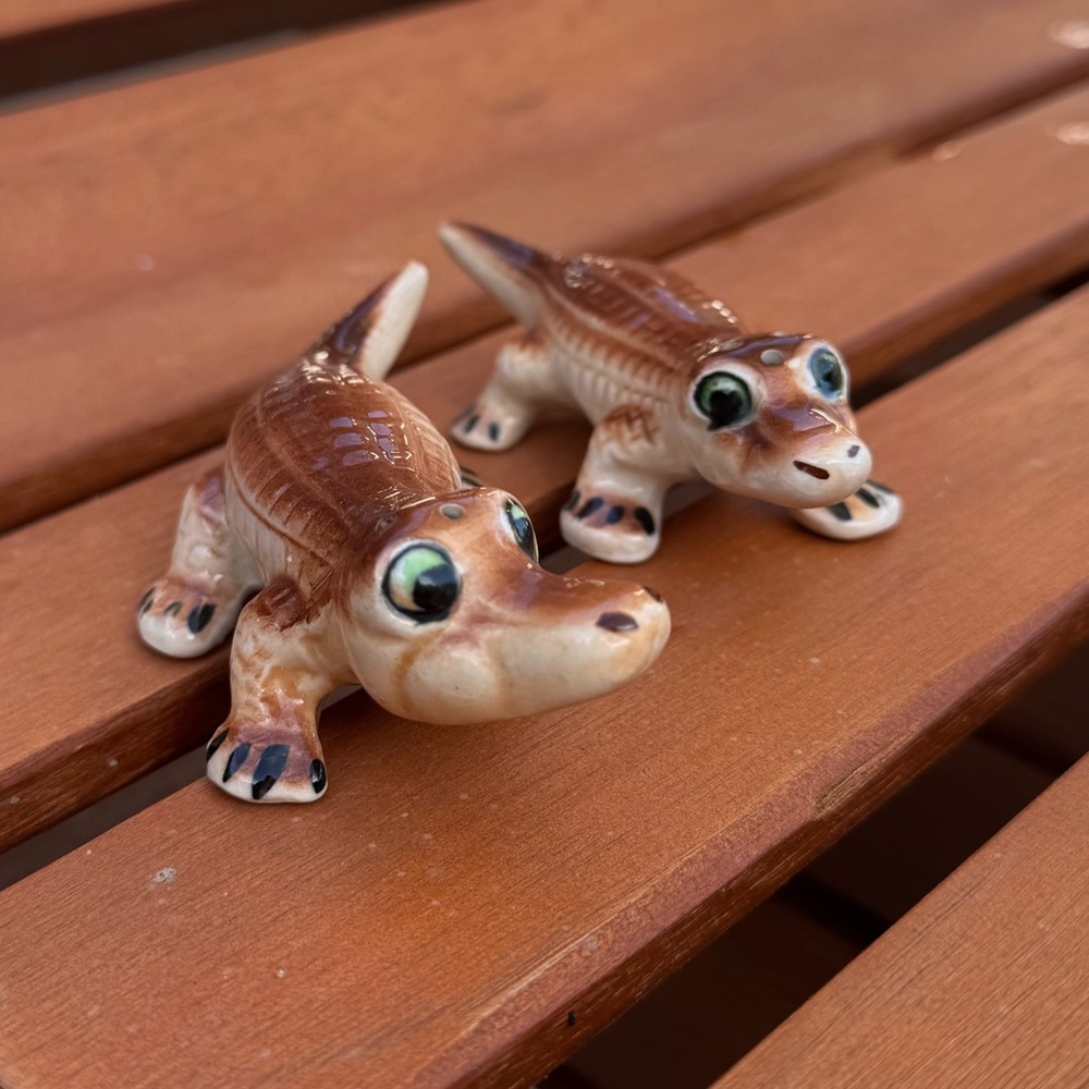 Vintage Salt and Pepper Shakers Ceramic‎ Alligator Figurines